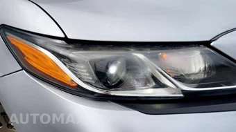 2019 Toyota Camry SE - miniatura 3