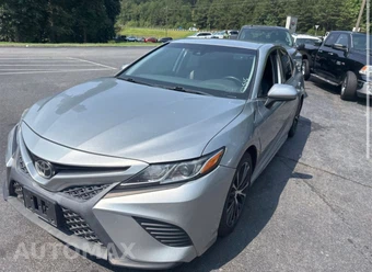 2019 Toyota Camry SE - miniatura 2