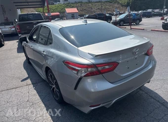 2019 Toyota Camry SE - miniatura 3