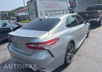 2019 Toyota Camry SE - miniatura 4