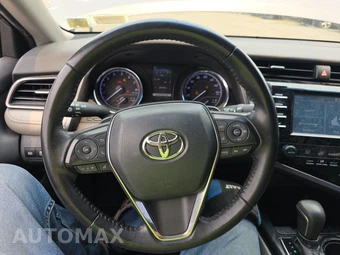 2019 Toyota Camry SE – miniatura 10