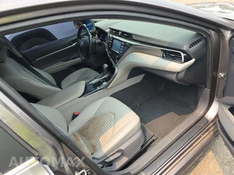 2019 Toyota Camry SE – miniatura 8