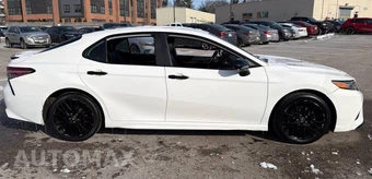 2019 Toyota Camry SE - miniatura 2