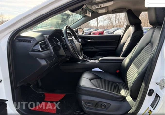 2019 Toyota Camry SE - miniatura 5