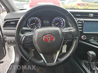 2019 Toyota Camry SE - miniatura 10