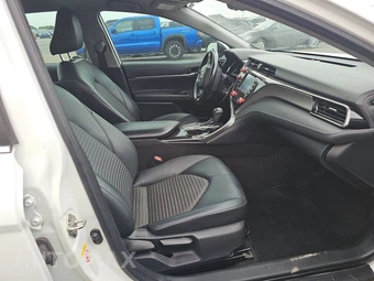 2019 Toyota Camry SE - miniatura 8