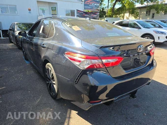 2019 Toyota Camry SE - miniatura 2