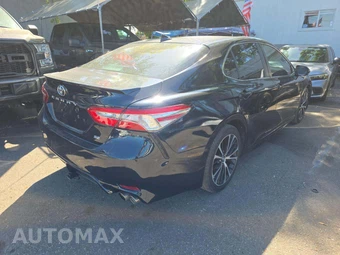 2019 Toyota Camry SE - miniatura 3