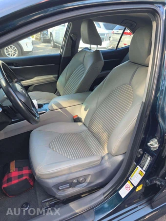 2019 Toyota Camry SE - miniatura 6