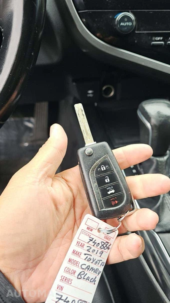 2019 Toyota Camry SE - miniatura 19