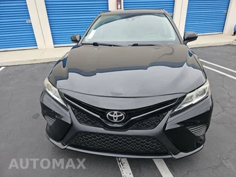 2019 Toyota Camry SE - miniatura 2