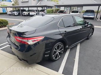 2019 Toyota Camry SE - miniatura 4