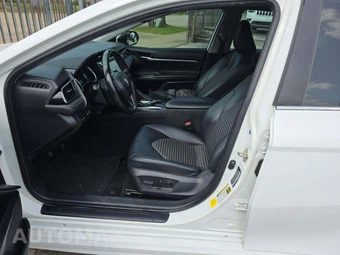 2019 Toyota Camry SE - miniatura 6