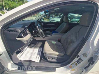 2019 Toyota Camry SE - miniatura 6