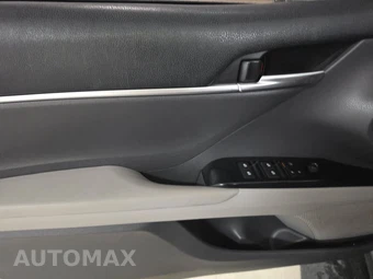 2019 Toyota Camry SE - miniatura 9