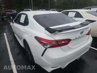2019 Toyota Camry SE - miniatura 2