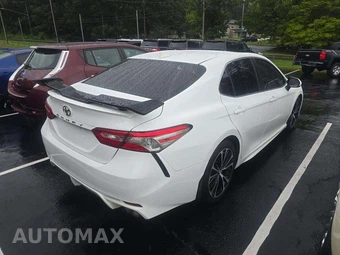 2019 Toyota Camry SE - miniatura 3