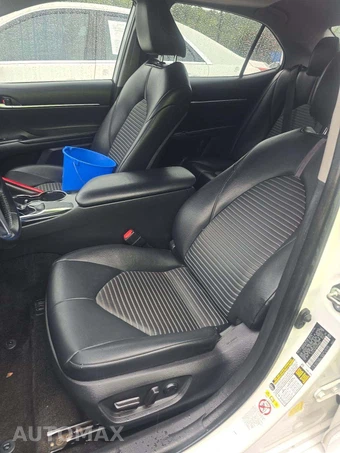 2019 Toyota Camry SE - miniatura 6