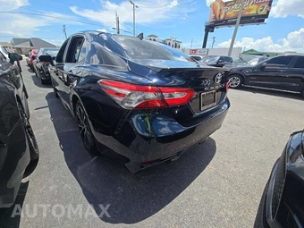 2019 Toyota Camry SE - miniatura 2