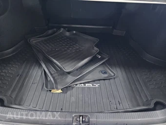 2019 Toyota Camry SE - miniatura 16
