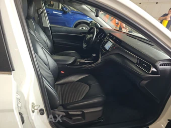 2019 Toyota Camry SE - miniatura 8