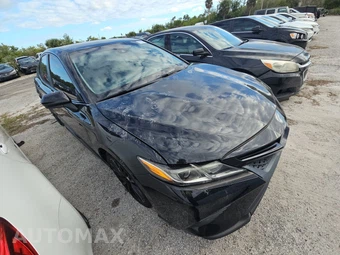 2019 Toyota Camry SE - miniatura 2