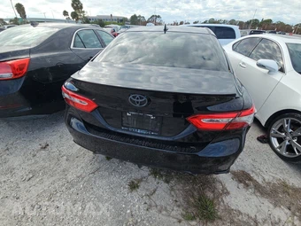 2019 Toyota Camry SE - miniatura 4