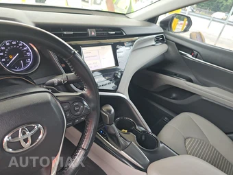 2019 Toyota Camry SE - miniatura 11