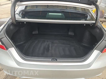 2019 Toyota Camry SE - miniatura 17