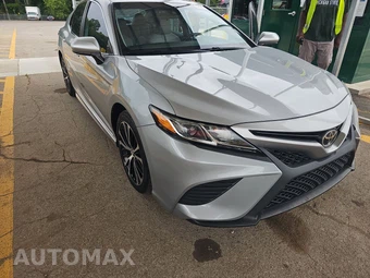 2019 Toyota Camry SE - miniatura 3
