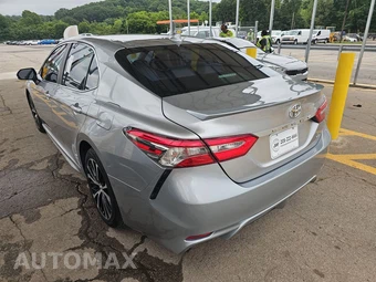 2019 Toyota Camry SE - miniatura 6