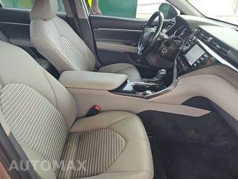 2019 Toyota Camry SE - miniatura 8