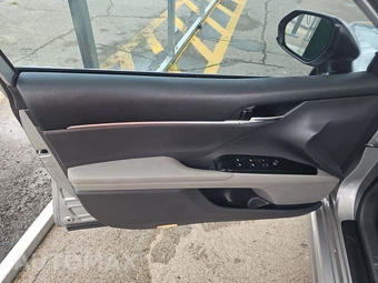 2019 Toyota Camry SE - miniatura 9
