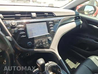 2019 Toyota Camry SE - miniatura 10