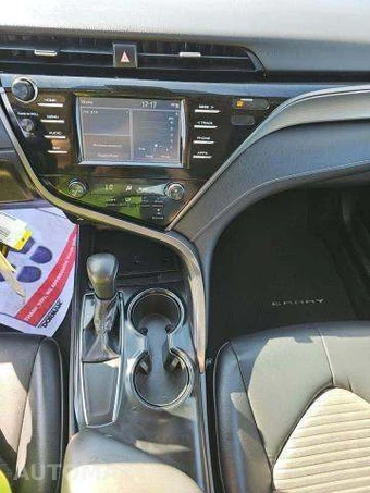 2019 Toyota Camry SE - miniatura 11