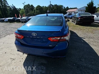 2019 Toyota Camry SE - miniatura 4