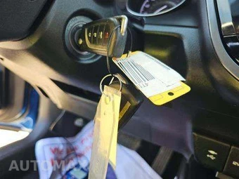2019 Toyota Camry SE - miniatura 9