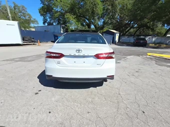 2019 Toyota Camry XLE - miniatura 4