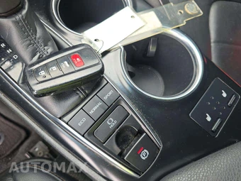 2019 Toyota Camry XLE - miniatura 5