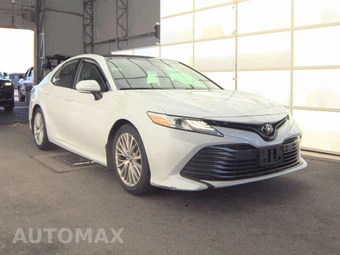 2019 Toyota Camry XLE - miniatura 3