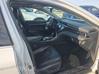 2019 Toyota Camry XLE - miniatura 8