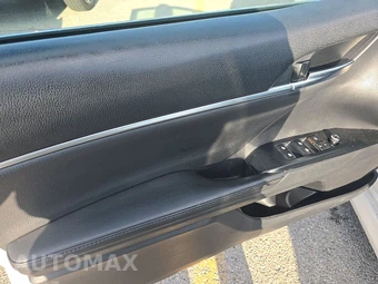 2019 Toyota Camry XLE - miniatura 9