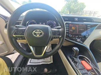 2019 Toyota Camry XLE - miniatura 7