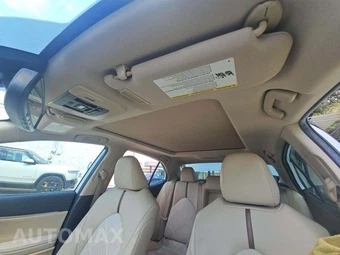 2019 Toyota Camry XLE - miniatura 8
