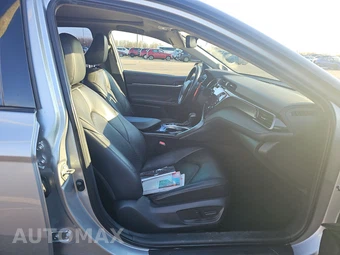 2019 Toyota Camry XSE - miniatura 8
