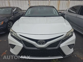 2019 Toyota Camry XSE - miniatura 2