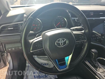 2019 Toyota Camry XSE - miniatura 10