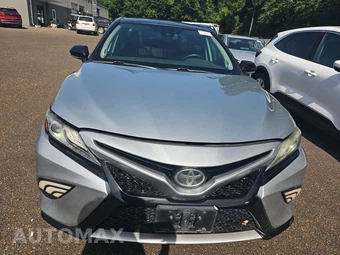 2019 Toyota Camry XSE - miniatura 2