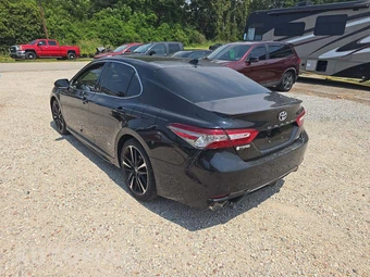 2019 Toyota Camry XSE - miniatura 2
