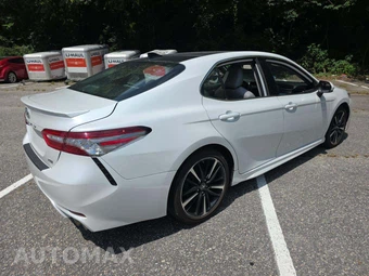 2019 Toyota Camry XSE - miniatura 3